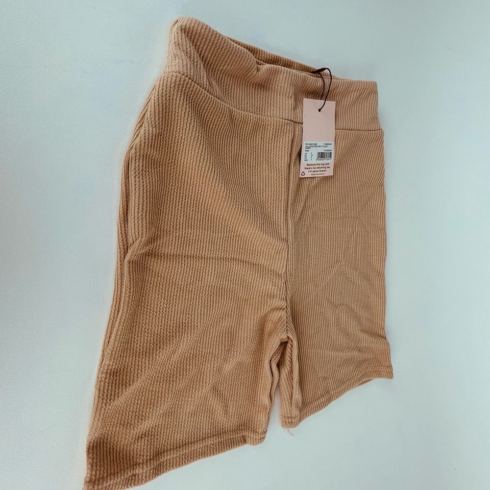 TALL SCULPTED RIB CYCLING
SHORT
Beige